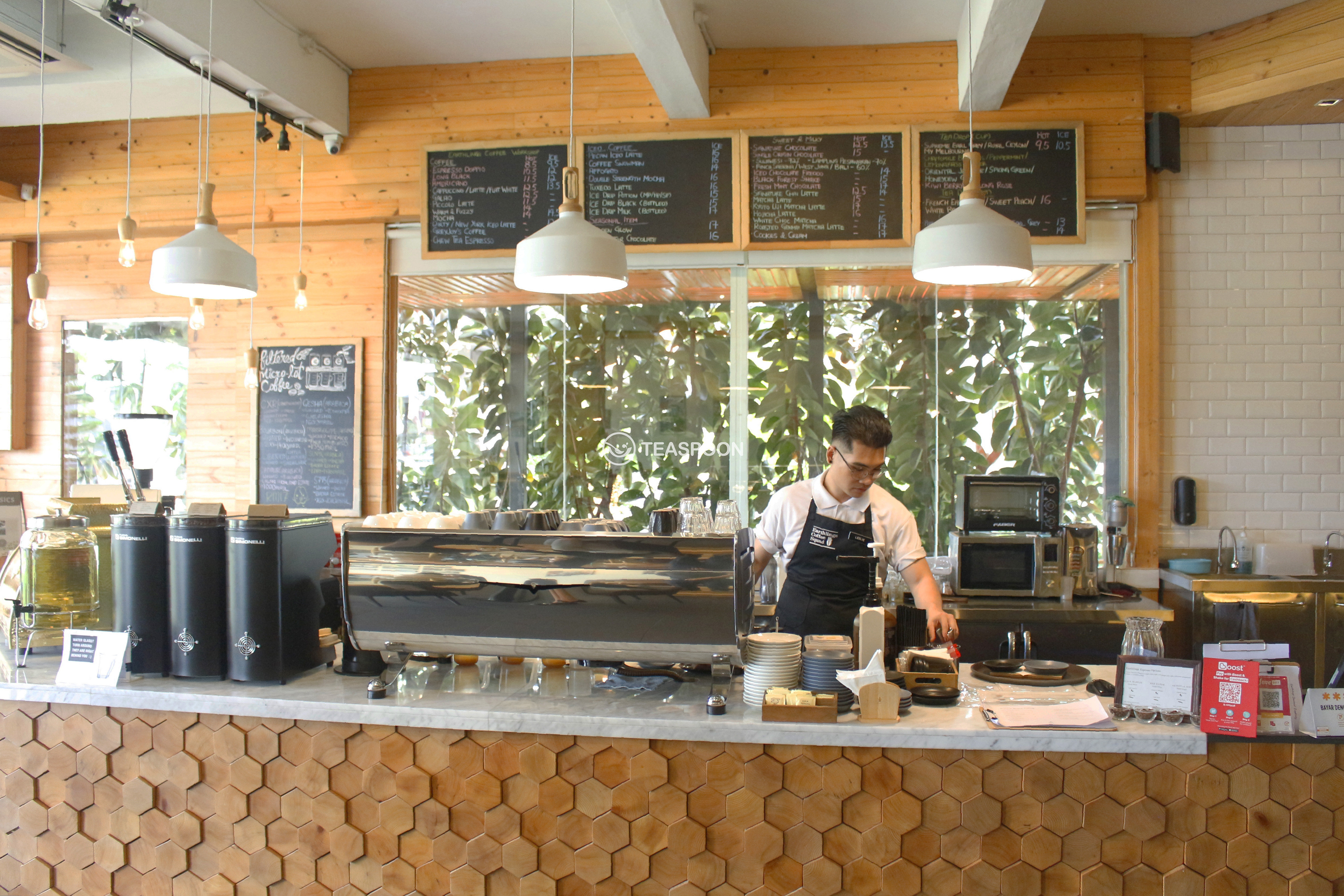 [Where Folks Meet Over Good Coffee!] Earthlings Coffee HQ